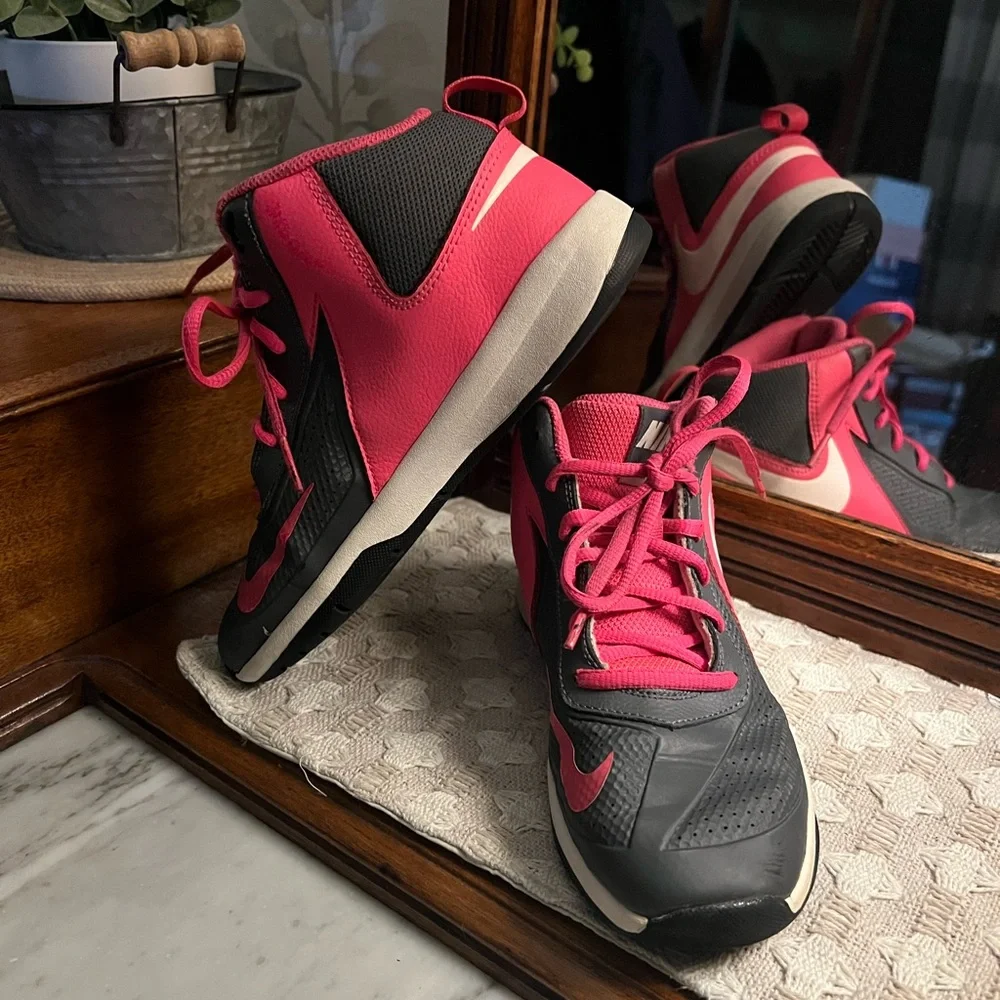NIKE Classic Team Hustle D12 High Top Athletic Sneakers Pink Grey Girl's Sz 2.5Y
